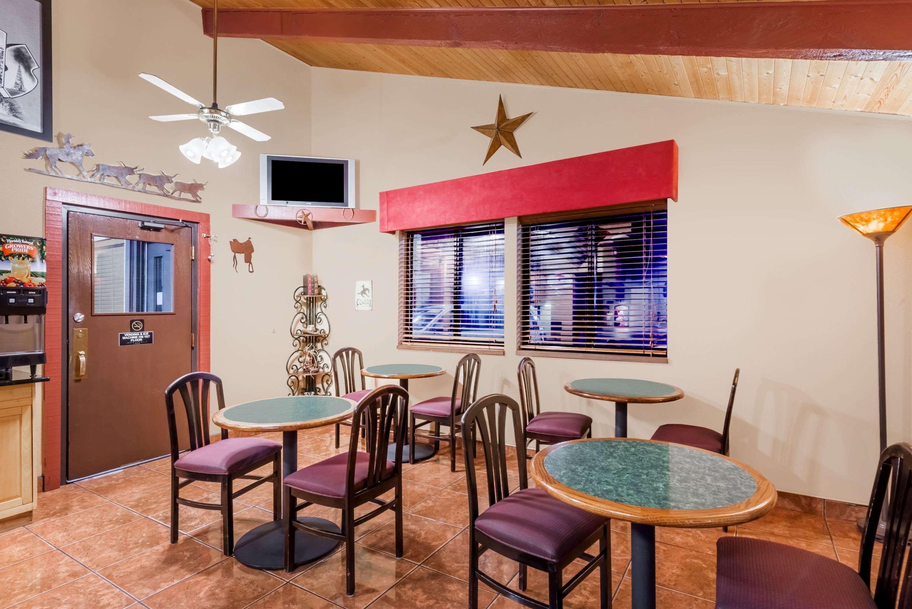 Super 8 By Wyndham Dodge City Kültér fotó