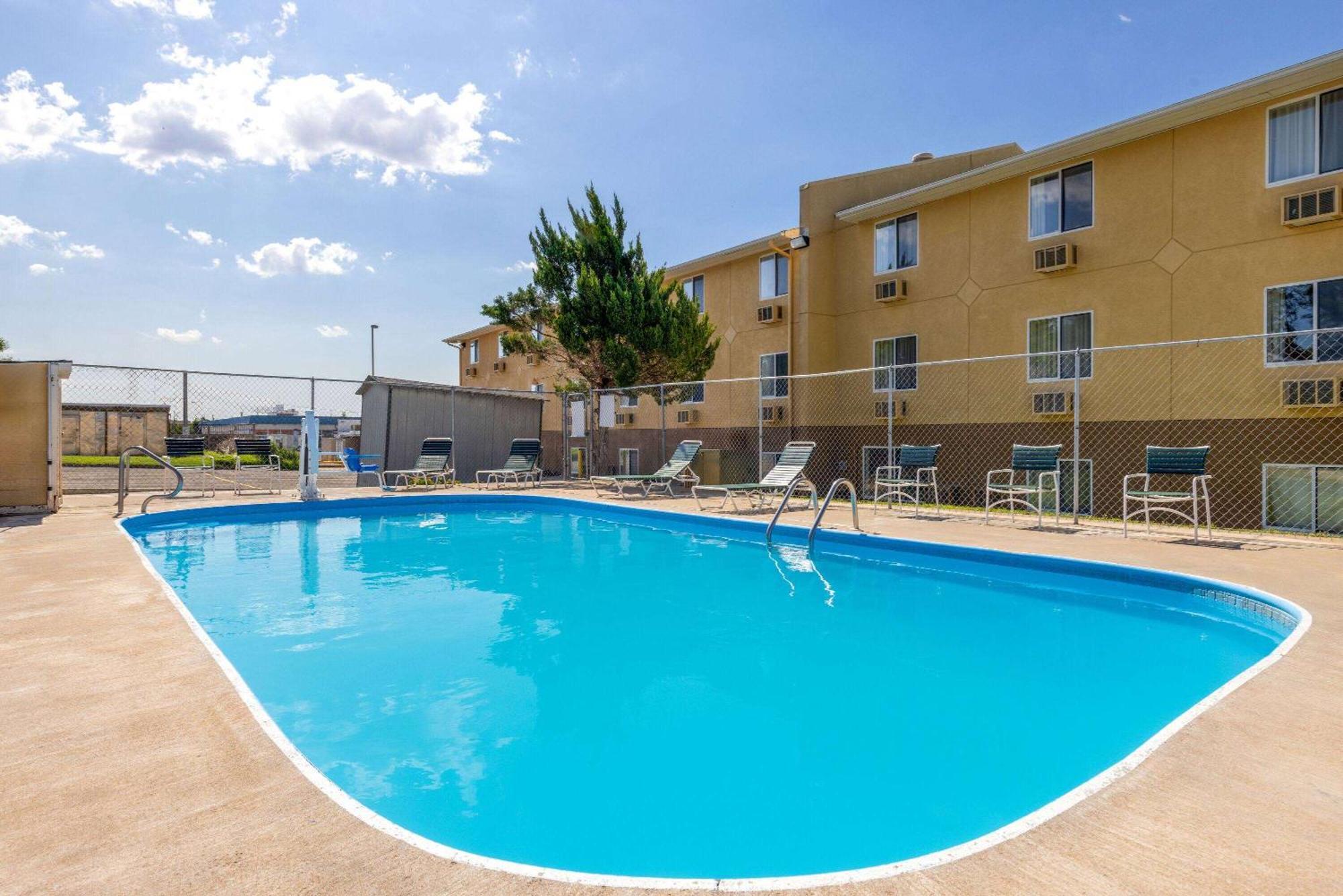 Super 8 By Wyndham Dodge City Kültér fotó