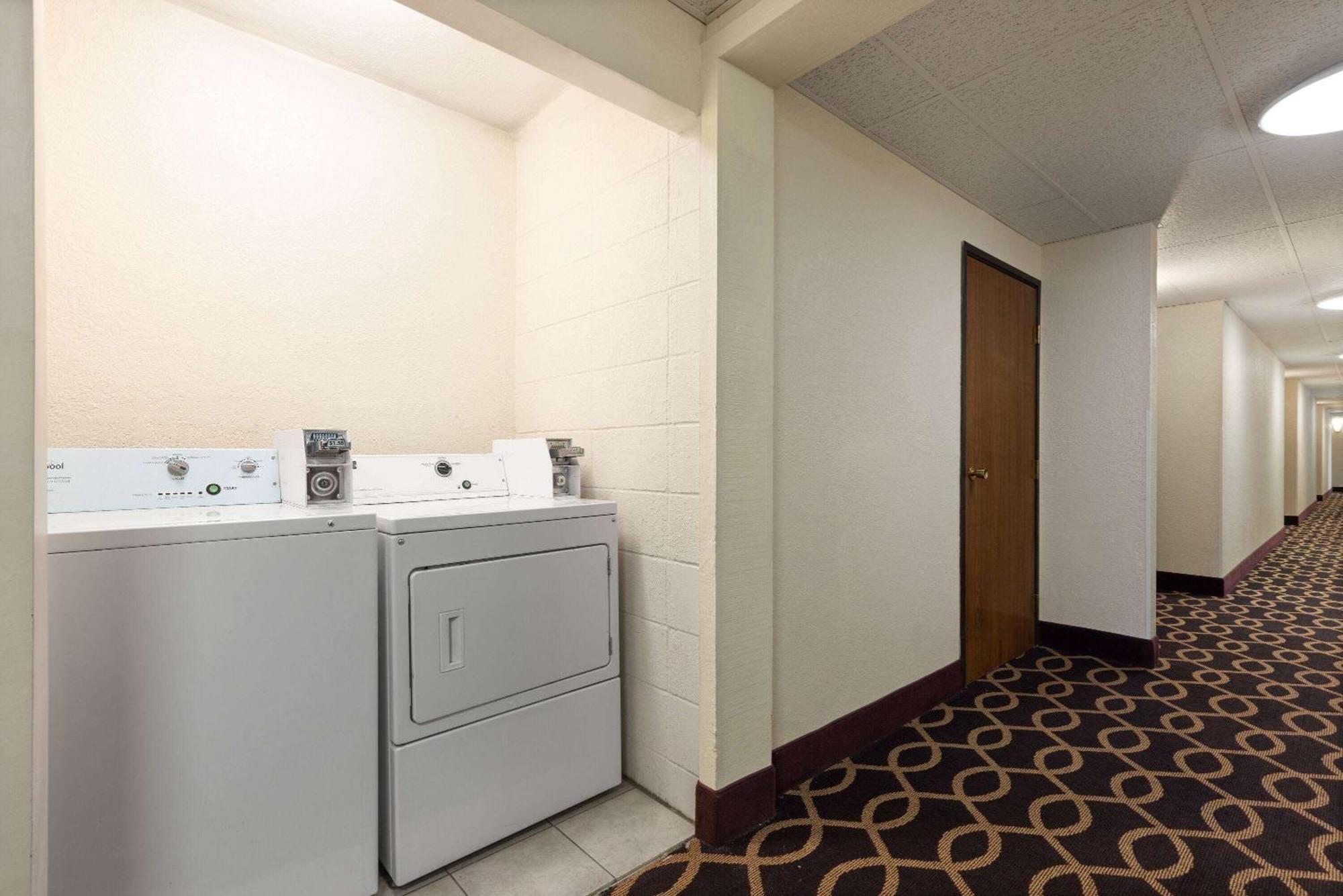 Super 8 By Wyndham Dodge City Kültér fotó