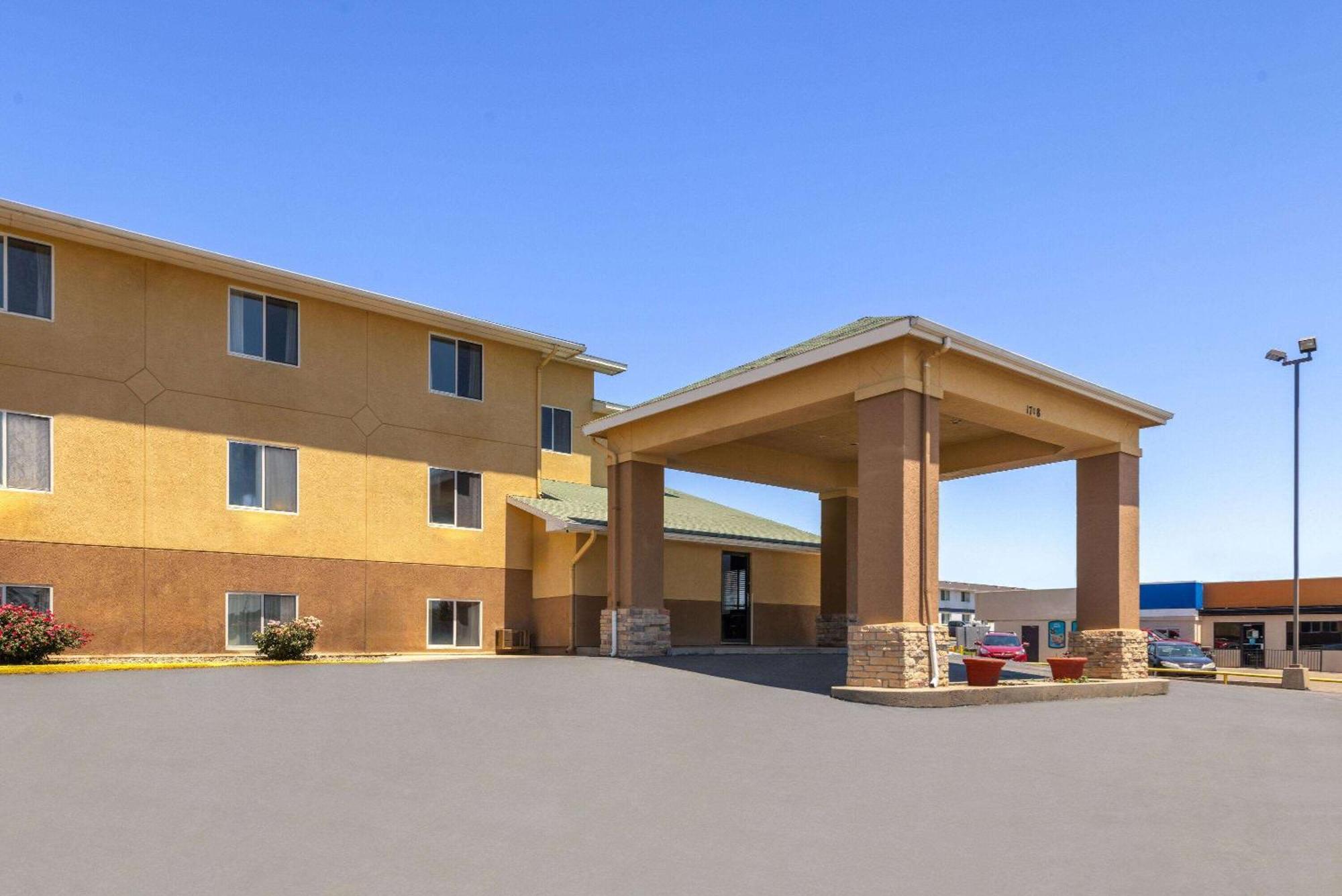 Super 8 By Wyndham Dodge City Kültér fotó